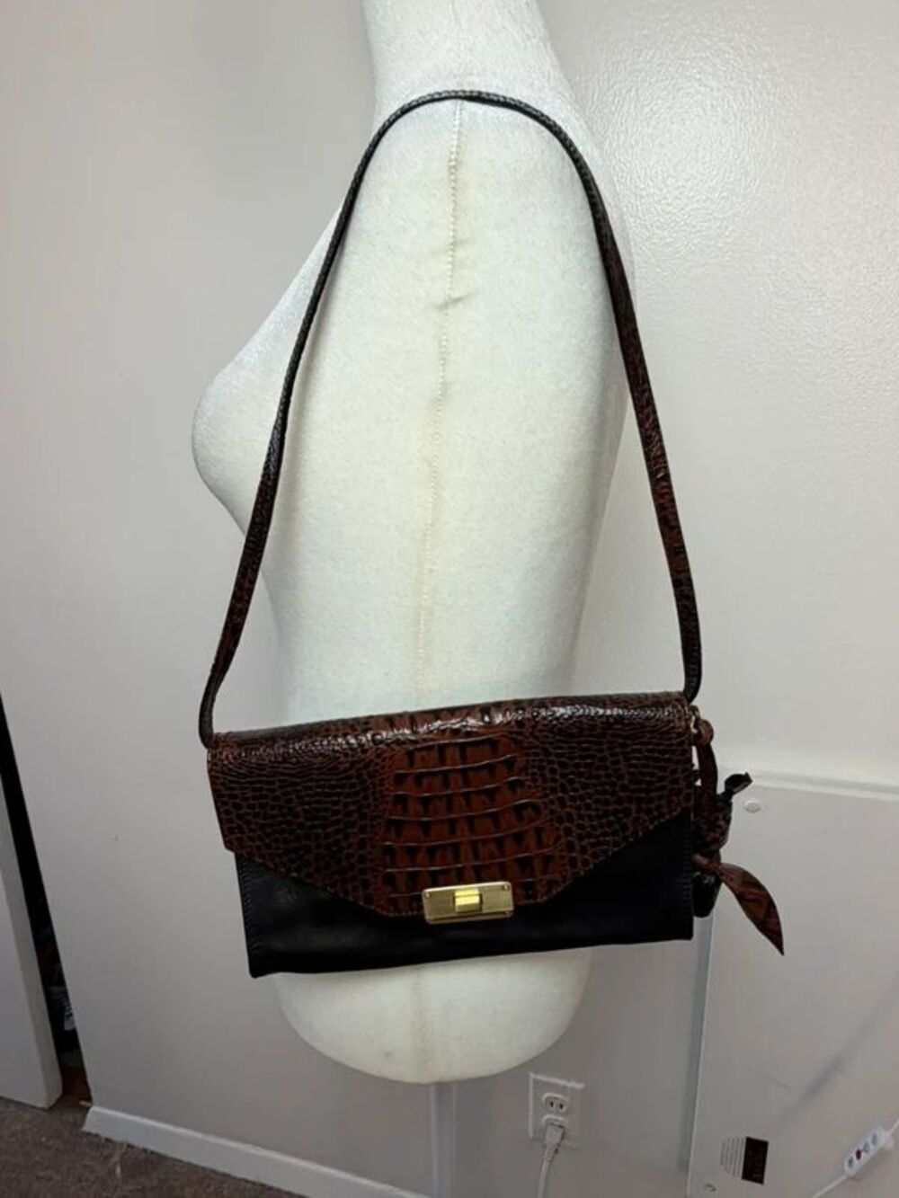 Brahmin VTG  Black Brown Croc Embossed Leather Baguette Shoulder Bag Dust Bag